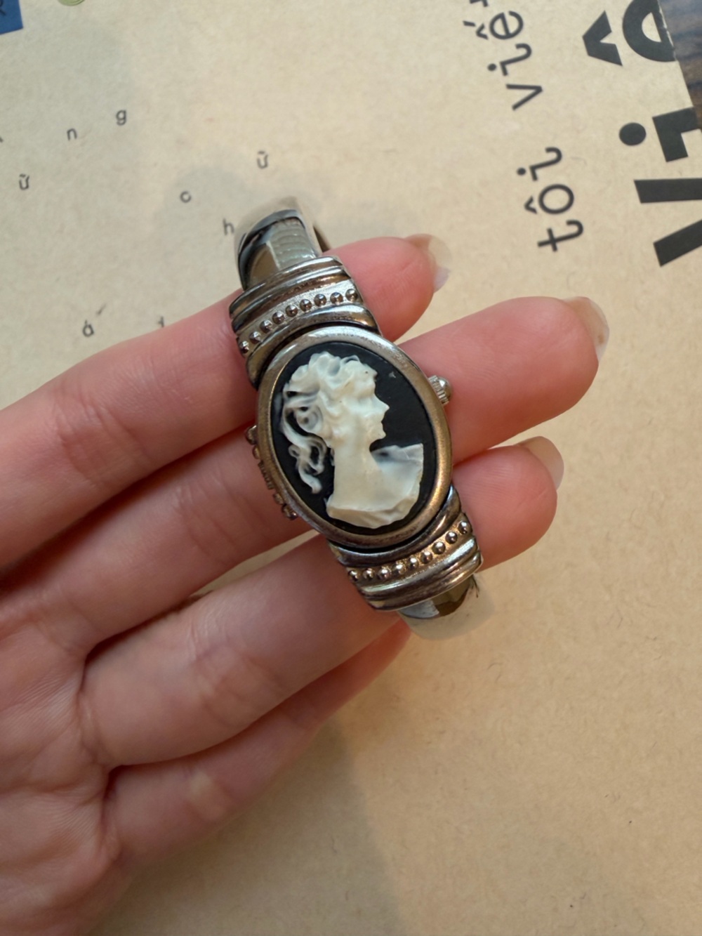 Vintage-Style Black & White Cameo Bangle Bracelet